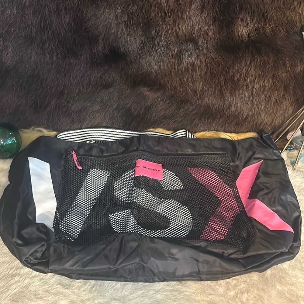 Victoria’s Secret tote OS (7001)